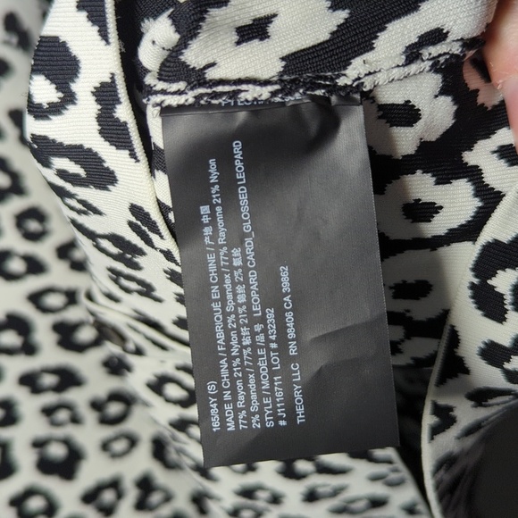 Theory Black + White Leopard Print V-neck Cardigan Sweater Women's Size Small - Picture 4 of 5